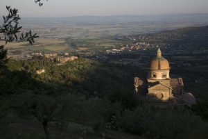 photography course in italy Cortona church